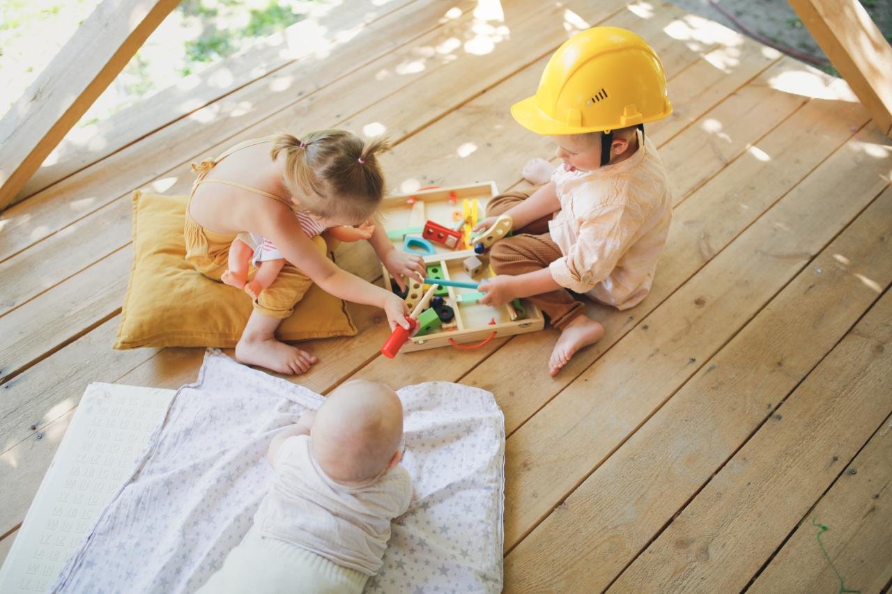 Children playing on a porch | Source: Shutterstock